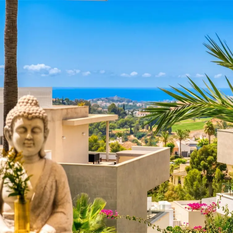Sale of ground floor apartment in Benahavís
