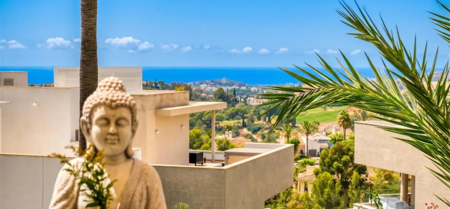 Sale of ground floor apartment in Benahavís 1