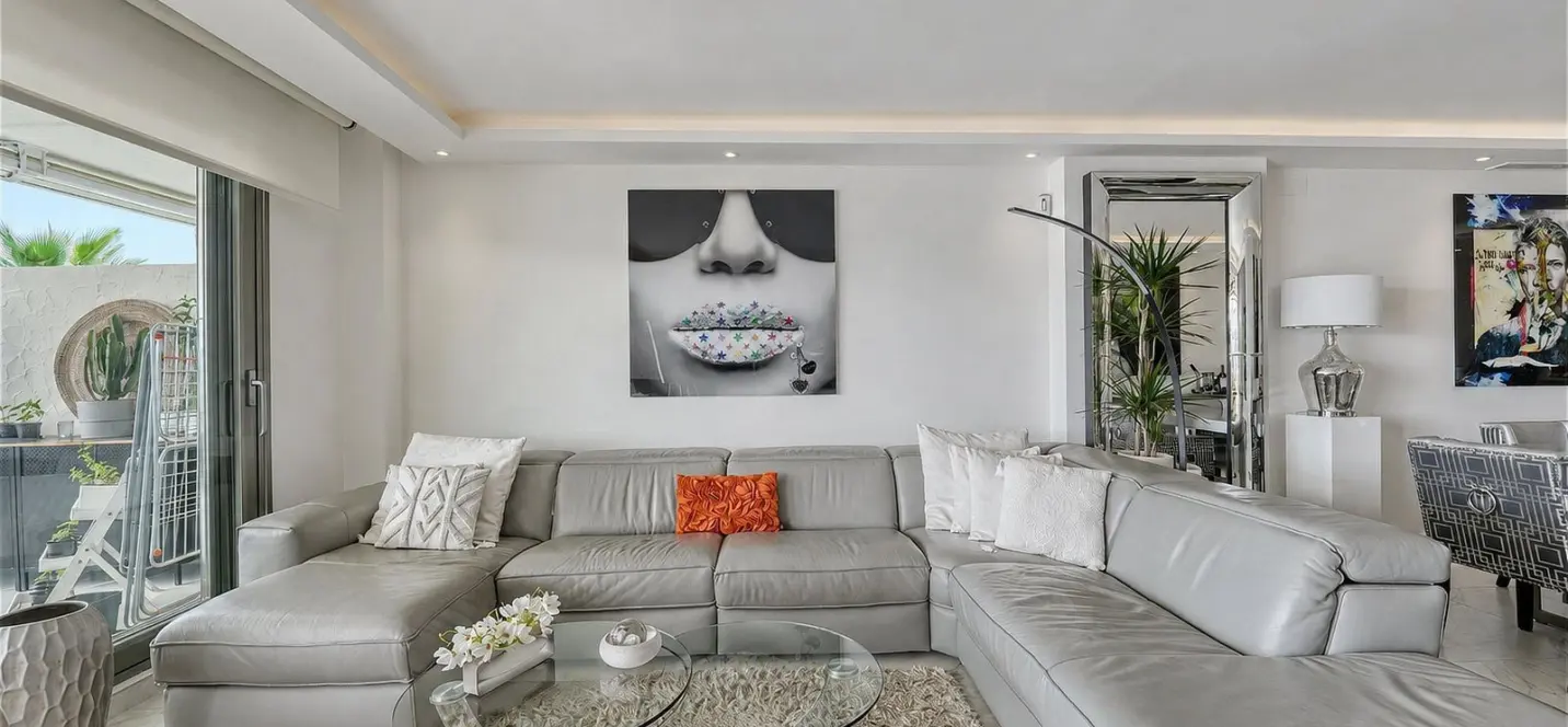 Sale of ground floor apartment in Benahavís 2