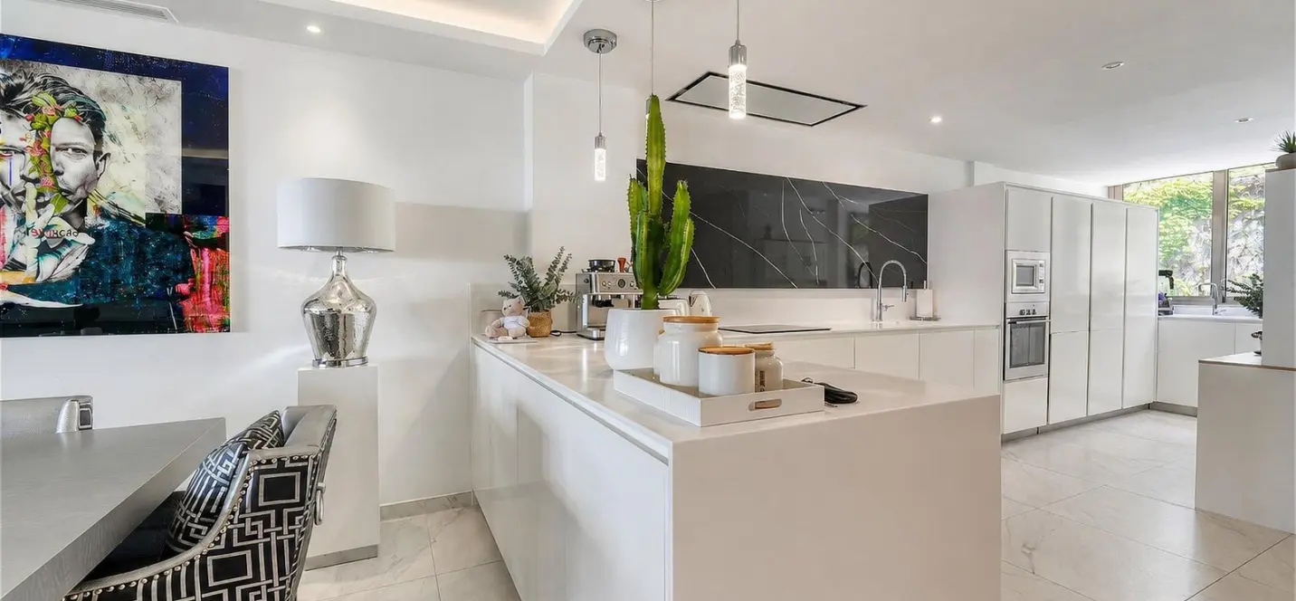 Sale of ground floor apartment in Benahavís 3