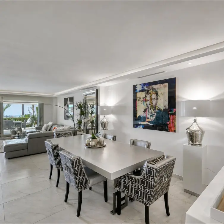 Sale of ground floor apartment in Benahavís