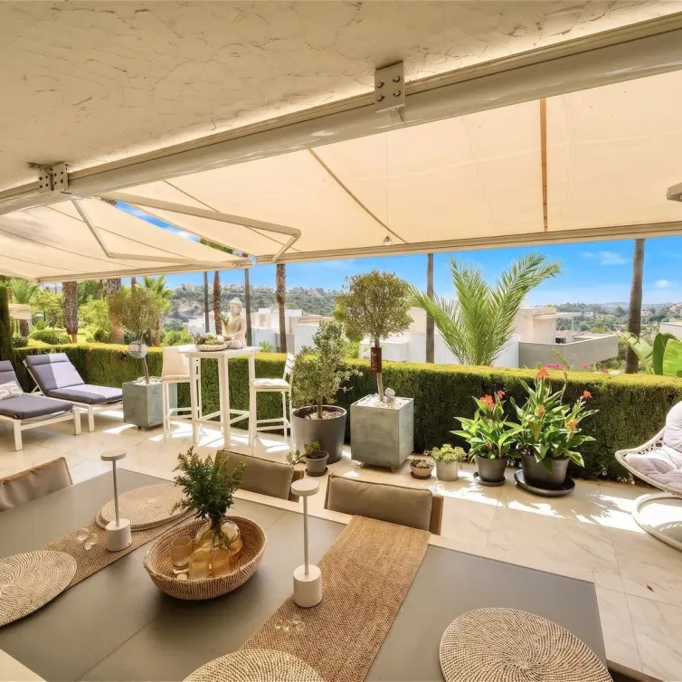 Sale of ground floor apartment in Benahavís