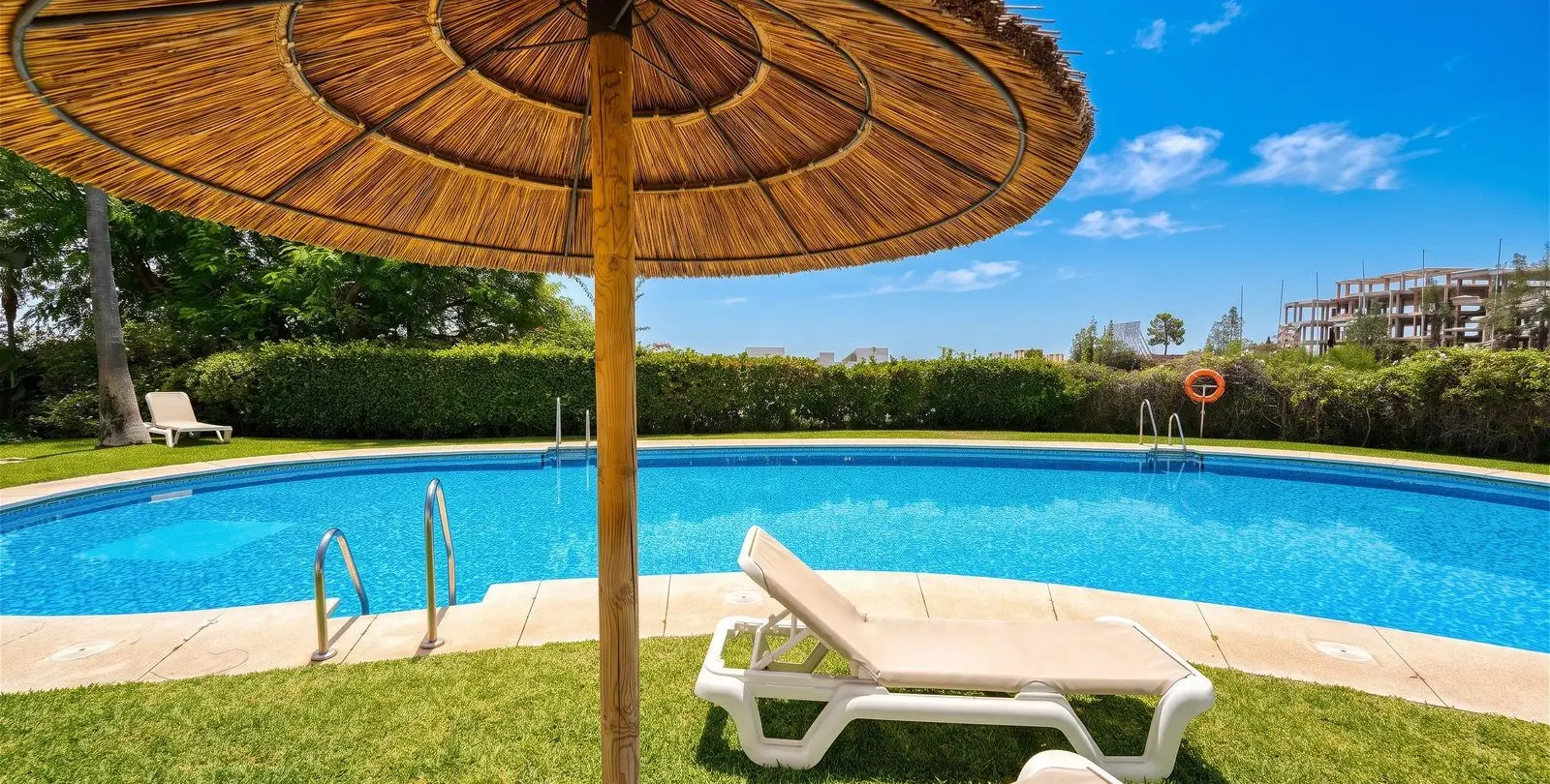 Venta de apartamento en planta baja en Benahavís 13