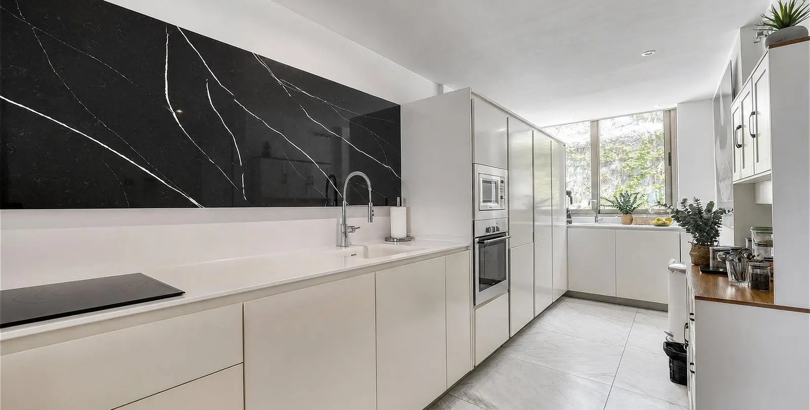 Venta de apartamento en planta baja en Benahavís 21