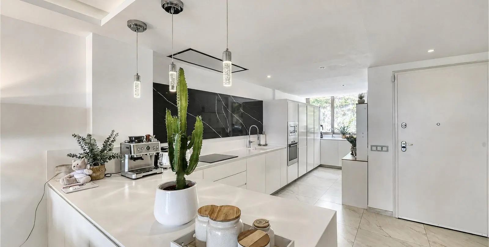 Venta de apartamento en planta baja en Benahavís 23