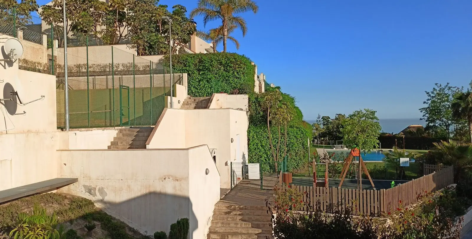 Sale of townhouse in Pinares de San Anton 46