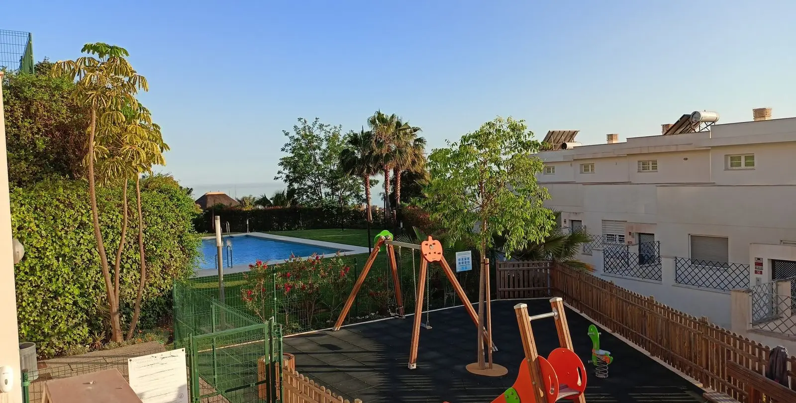 Sale of townhouse in Pinares de San Anton 55