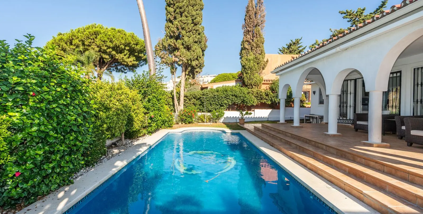 Sale of detached villa in Costabella 1