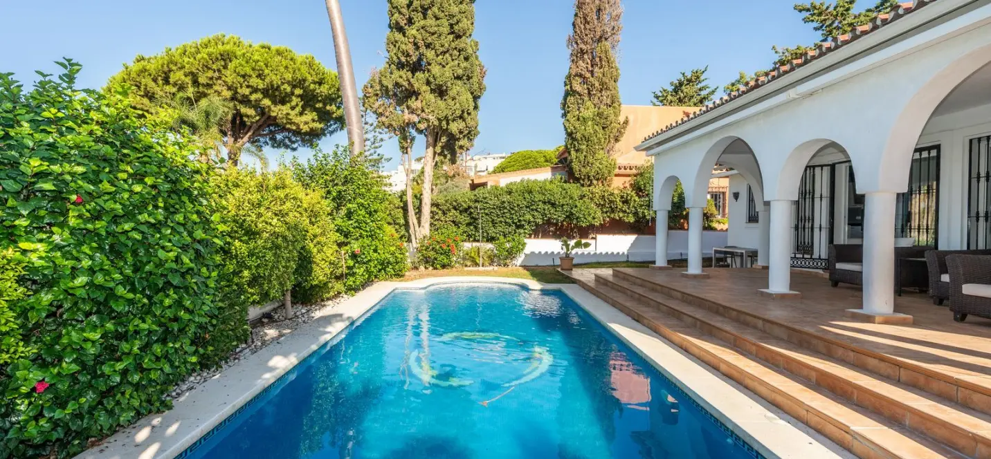 Sale of detached villa in Costabella 0
