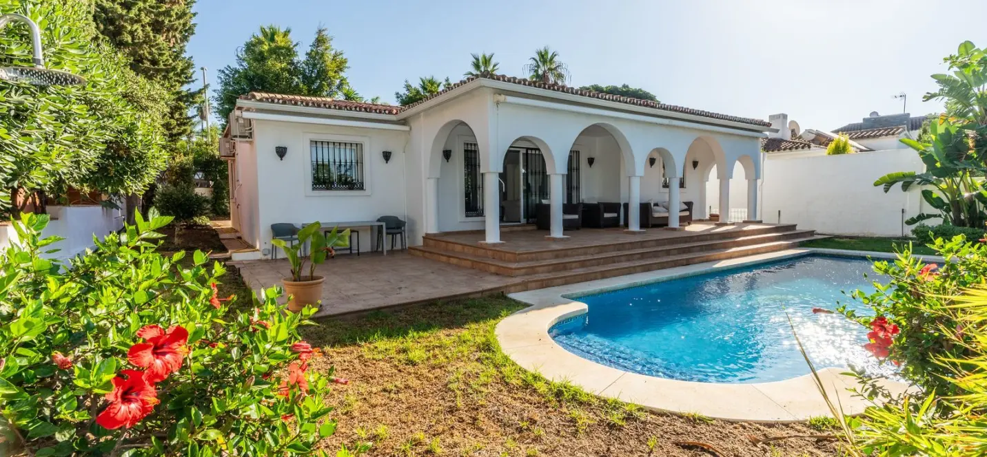 Sale of detached villa in Costabella 1