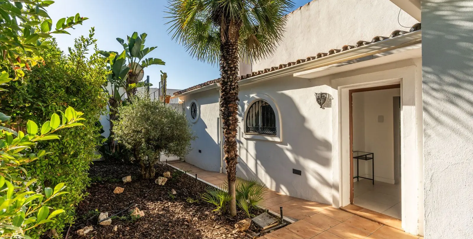 Sale of detached villa in Costabella 4