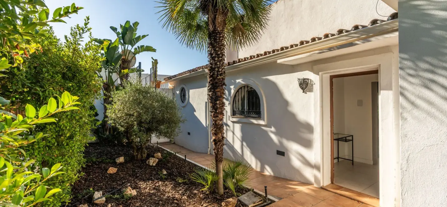 Sale of detached villa in Costabella 3