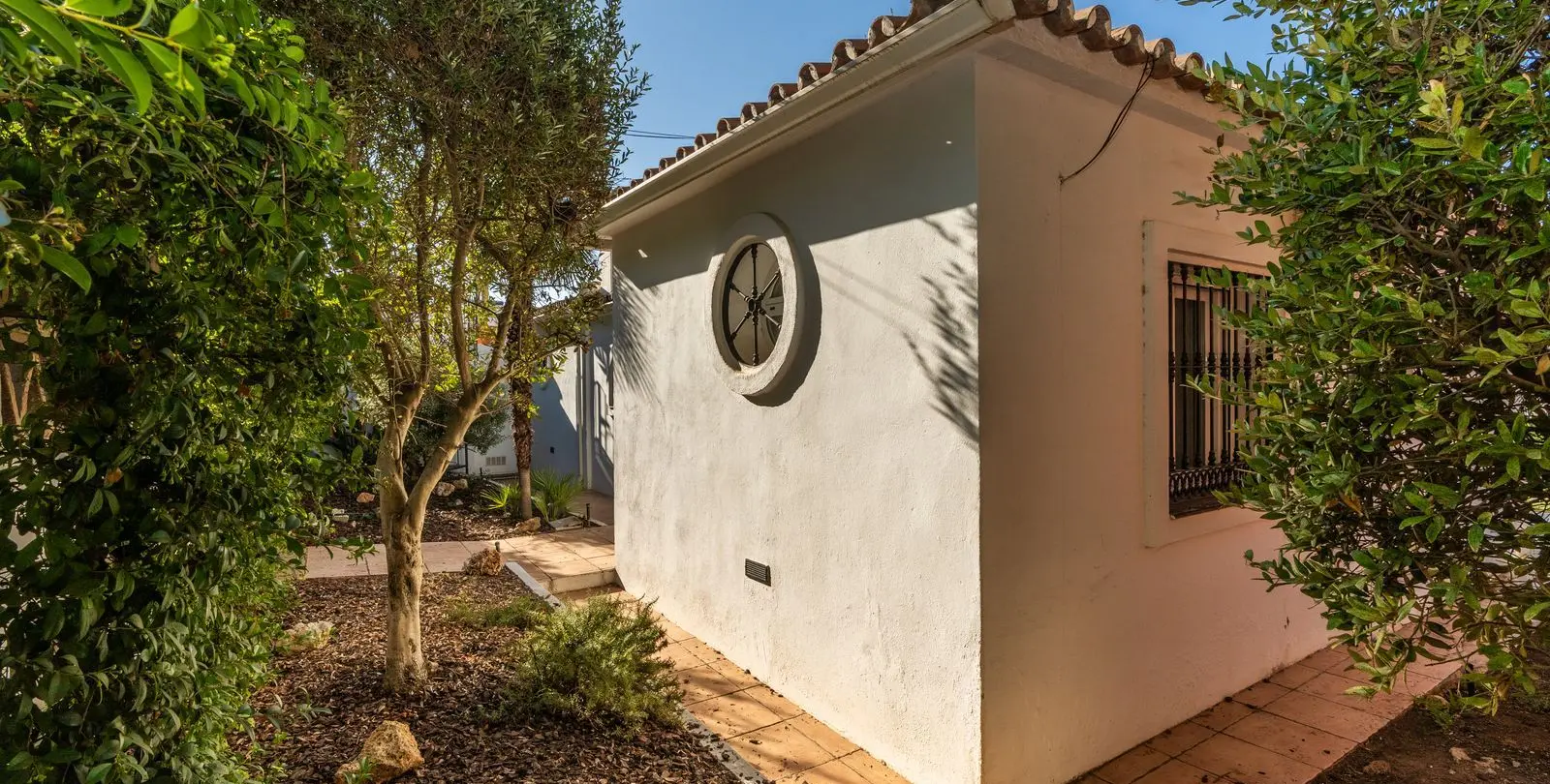 Sale of detached villa in Costabella 5