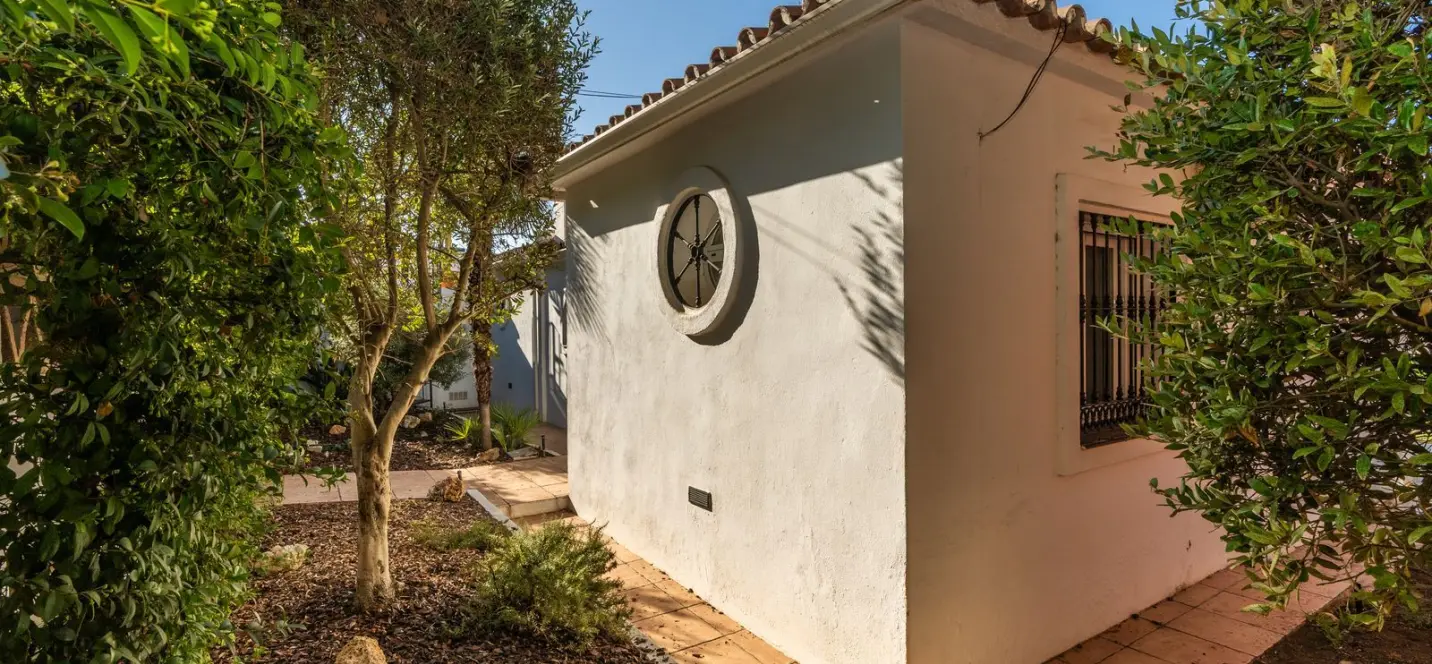 Sale of detached villa in Costabella 4