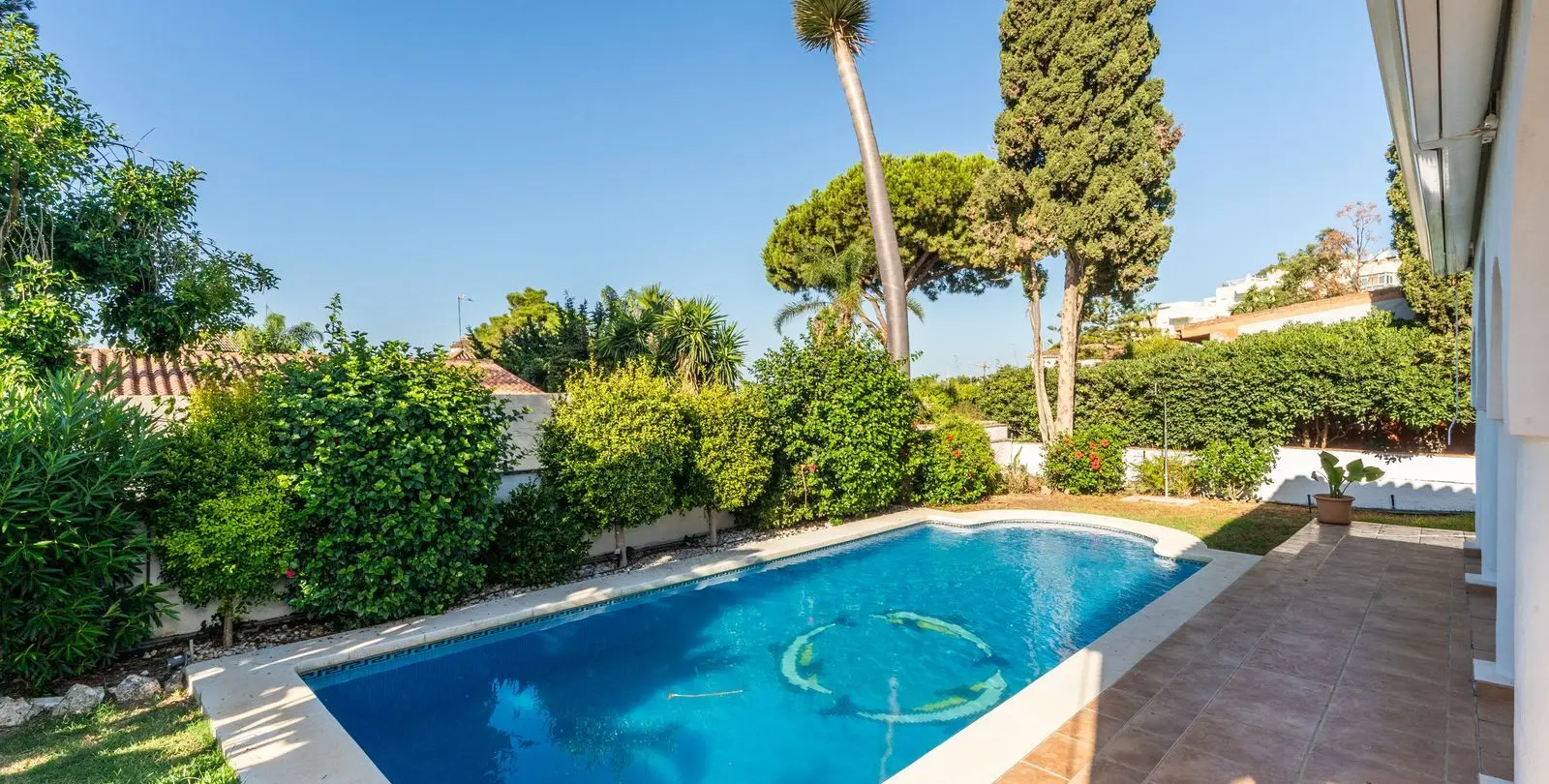 Sale of detached villa in Costabella 8