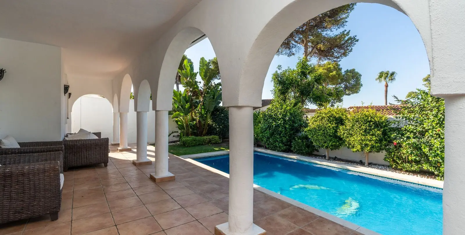 Sale of detached villa in Costabella 9