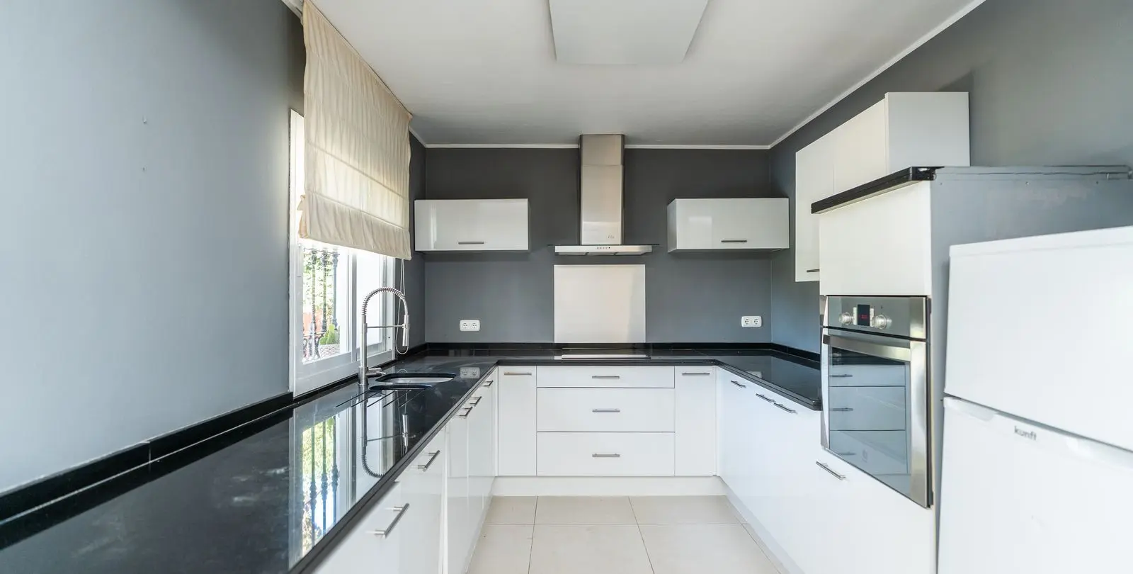 Sale of detached villa in Costabella 10