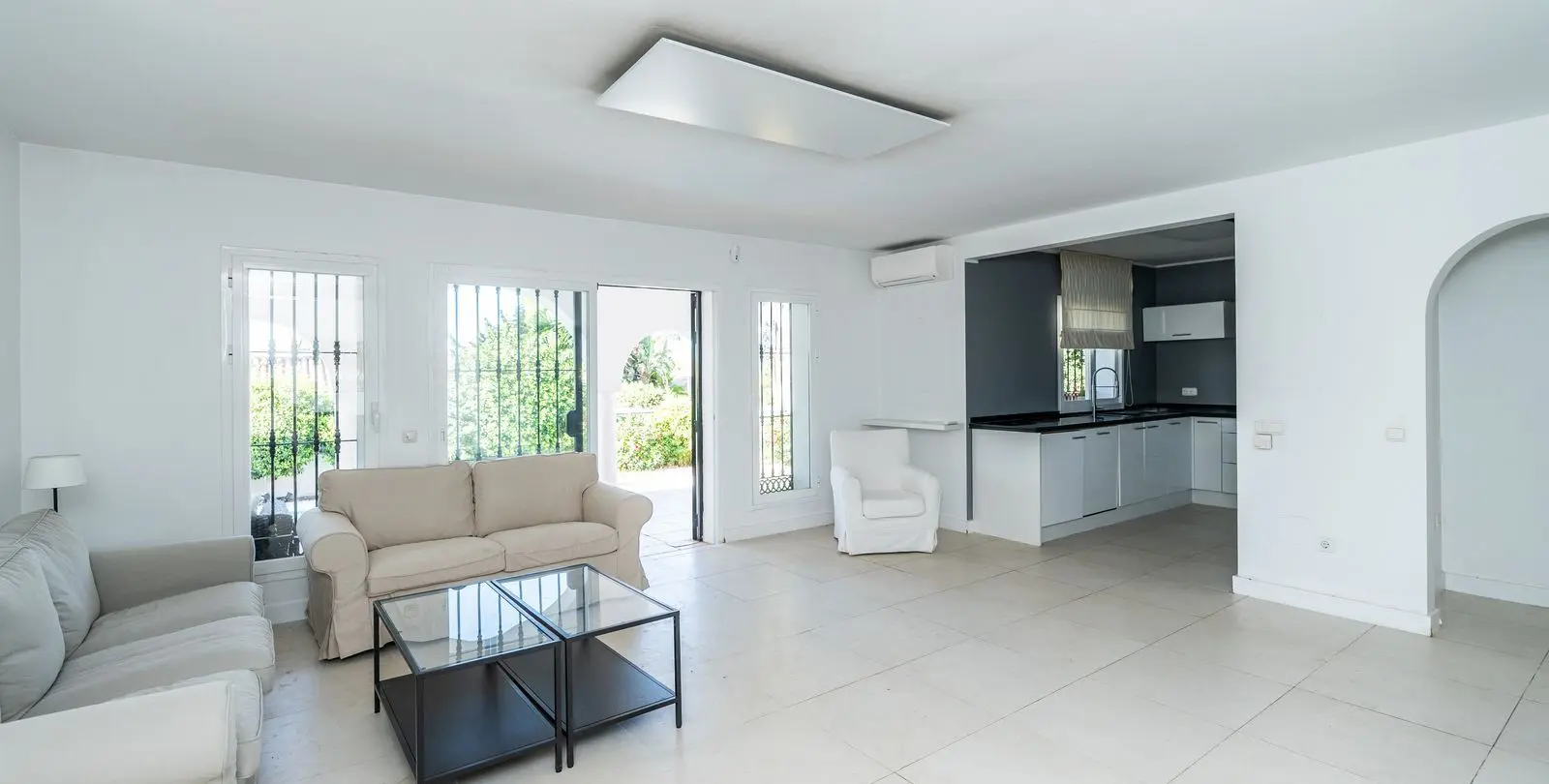 Sale of detached villa in Costabella 11