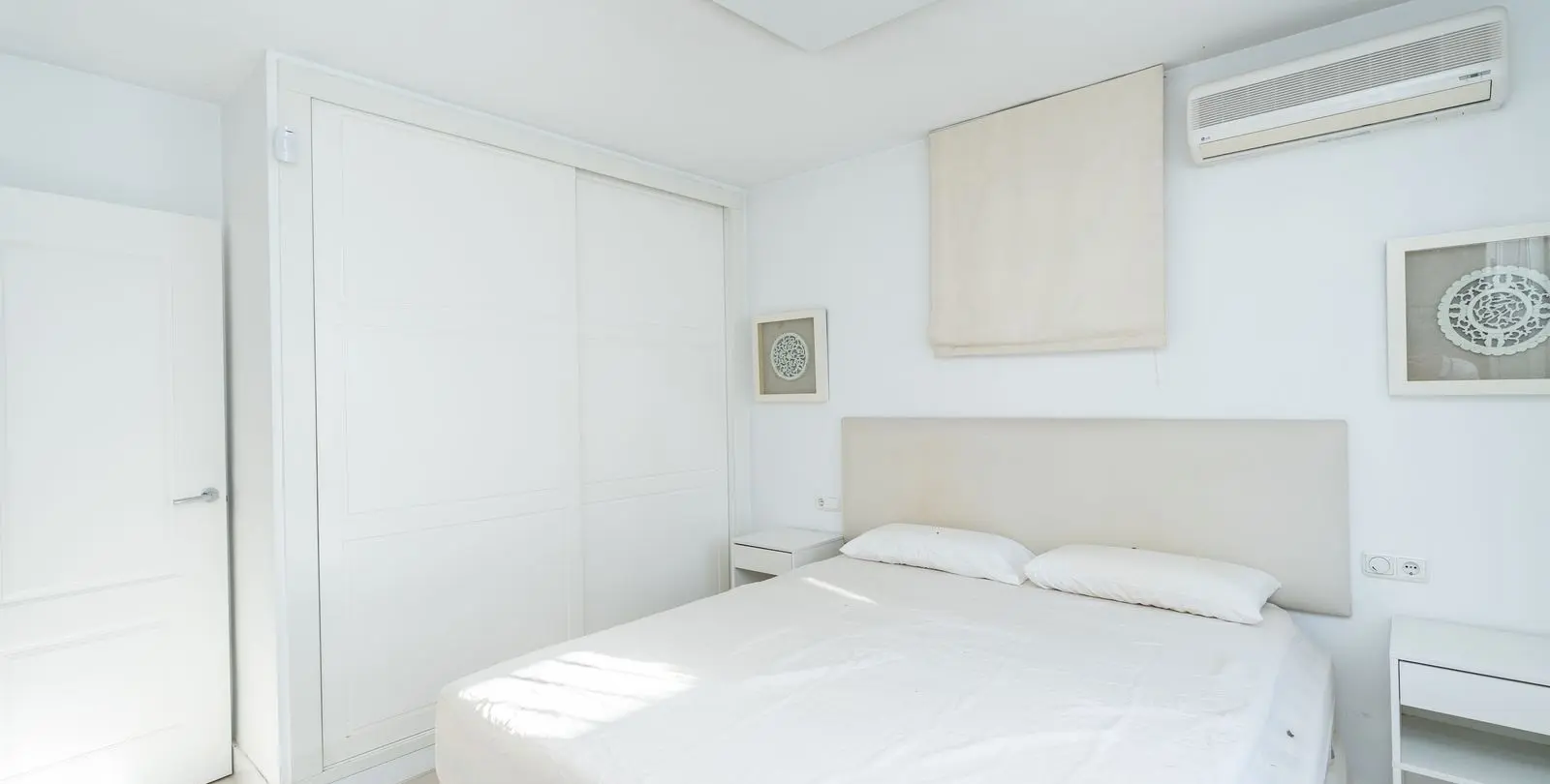 Sale of detached villa in Costabella 17
