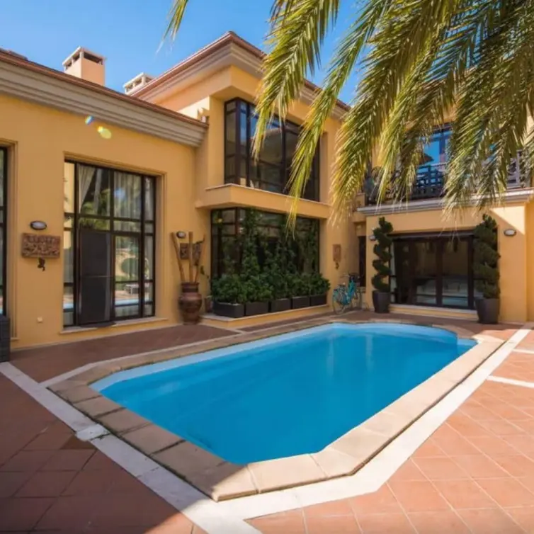 Venta de villa independiente en Puerto Banús