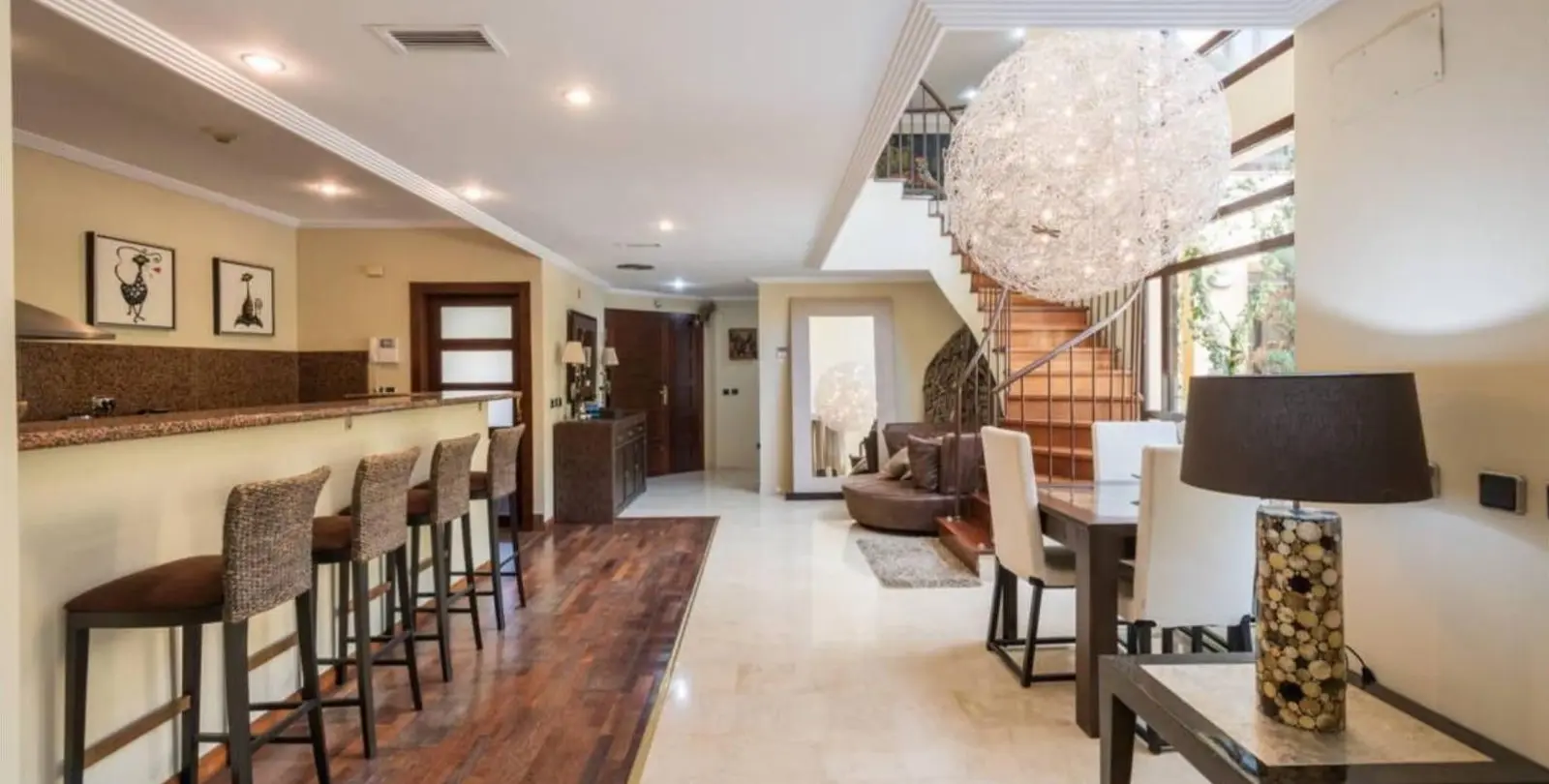 Sale of detached villa in Puerto Banús 3