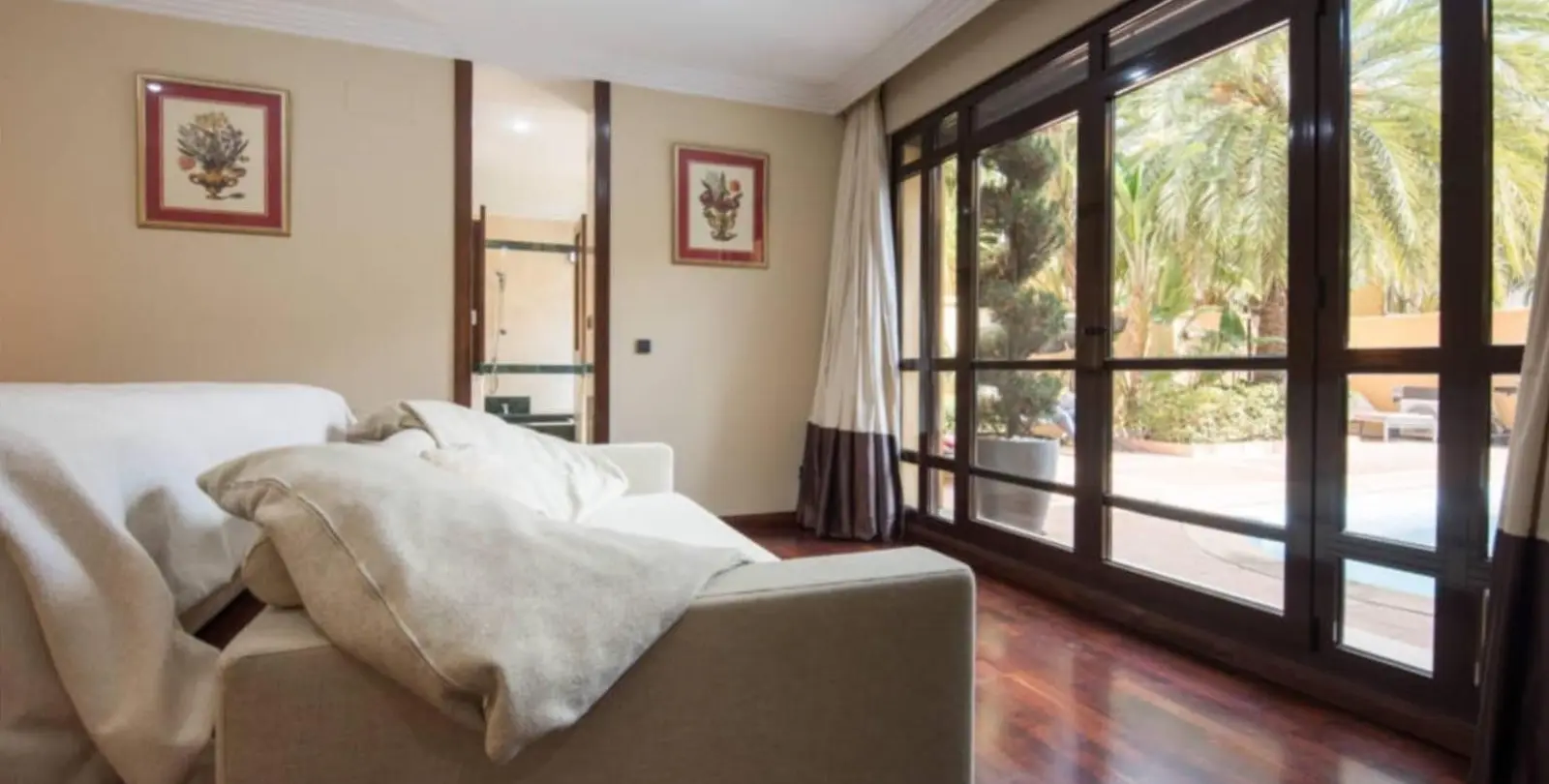 Sale of detached villa in Puerto Banús 12