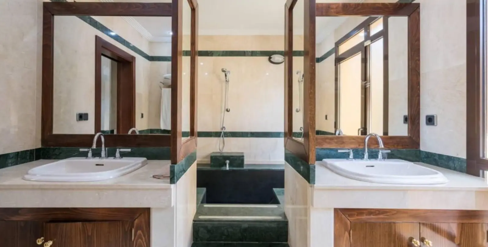 Sale of detached villa in Puerto Banús 22