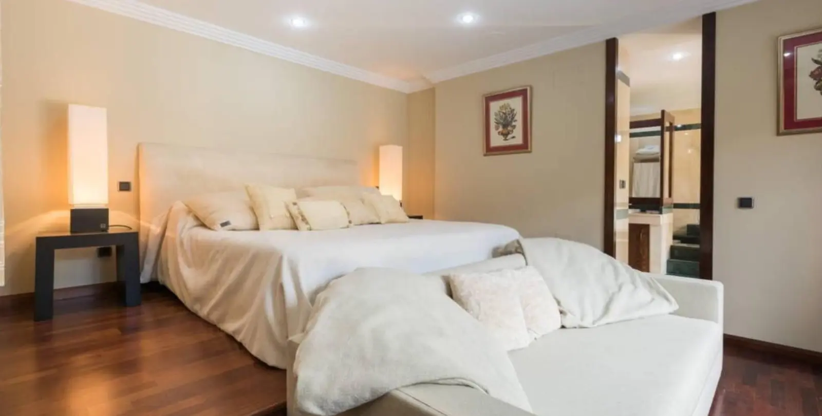 Sale of detached villa in Puerto Banús 23