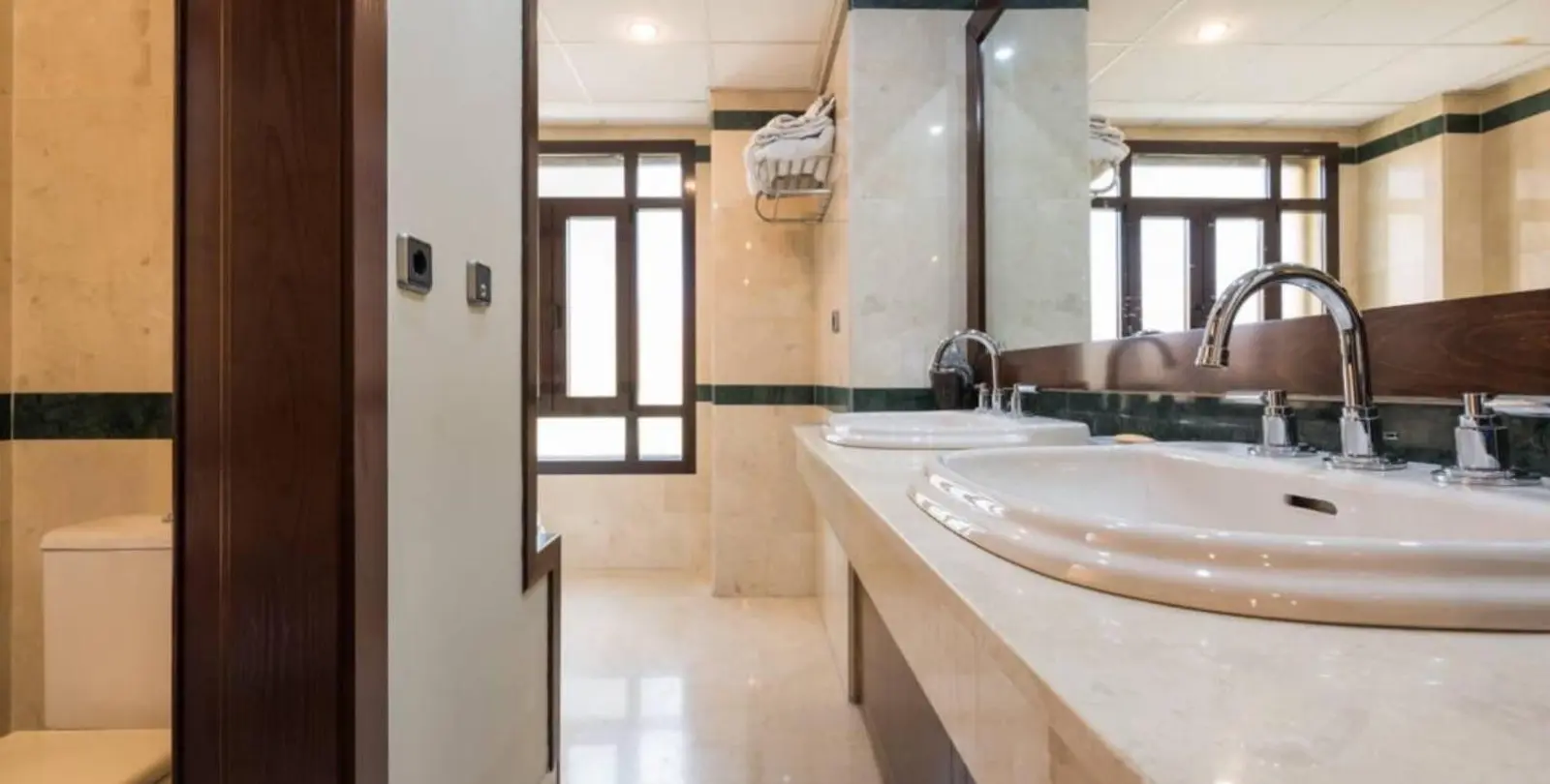 Sale of detached villa in Puerto Banús 24