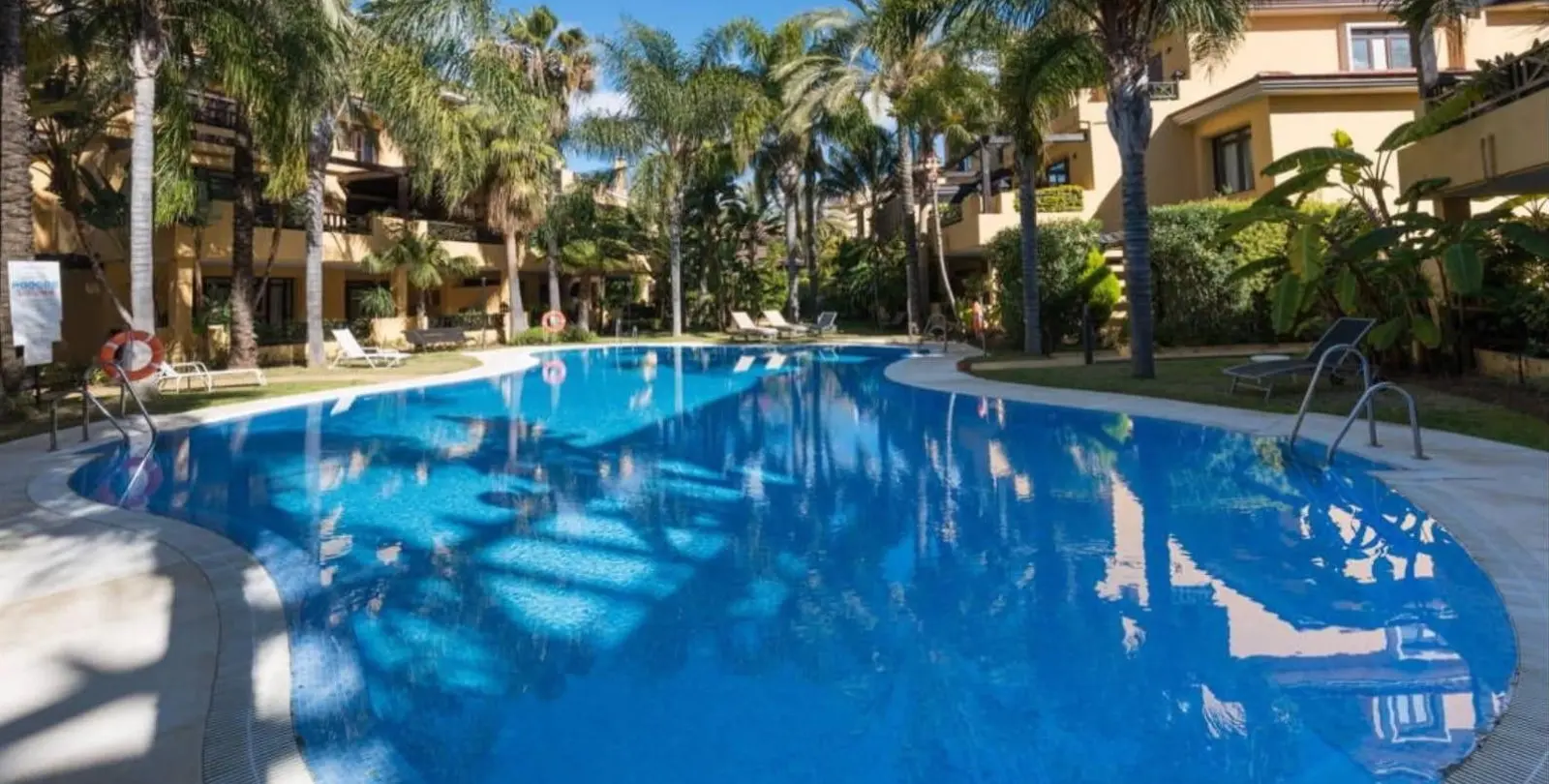 Sale of detached villa in Puerto Banús 30