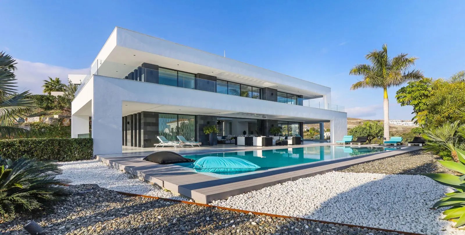 Sale of detached villa in Los Flamingos 1