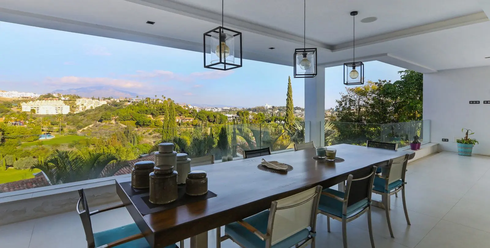 Sale of detached villa in Los Flamingos 17