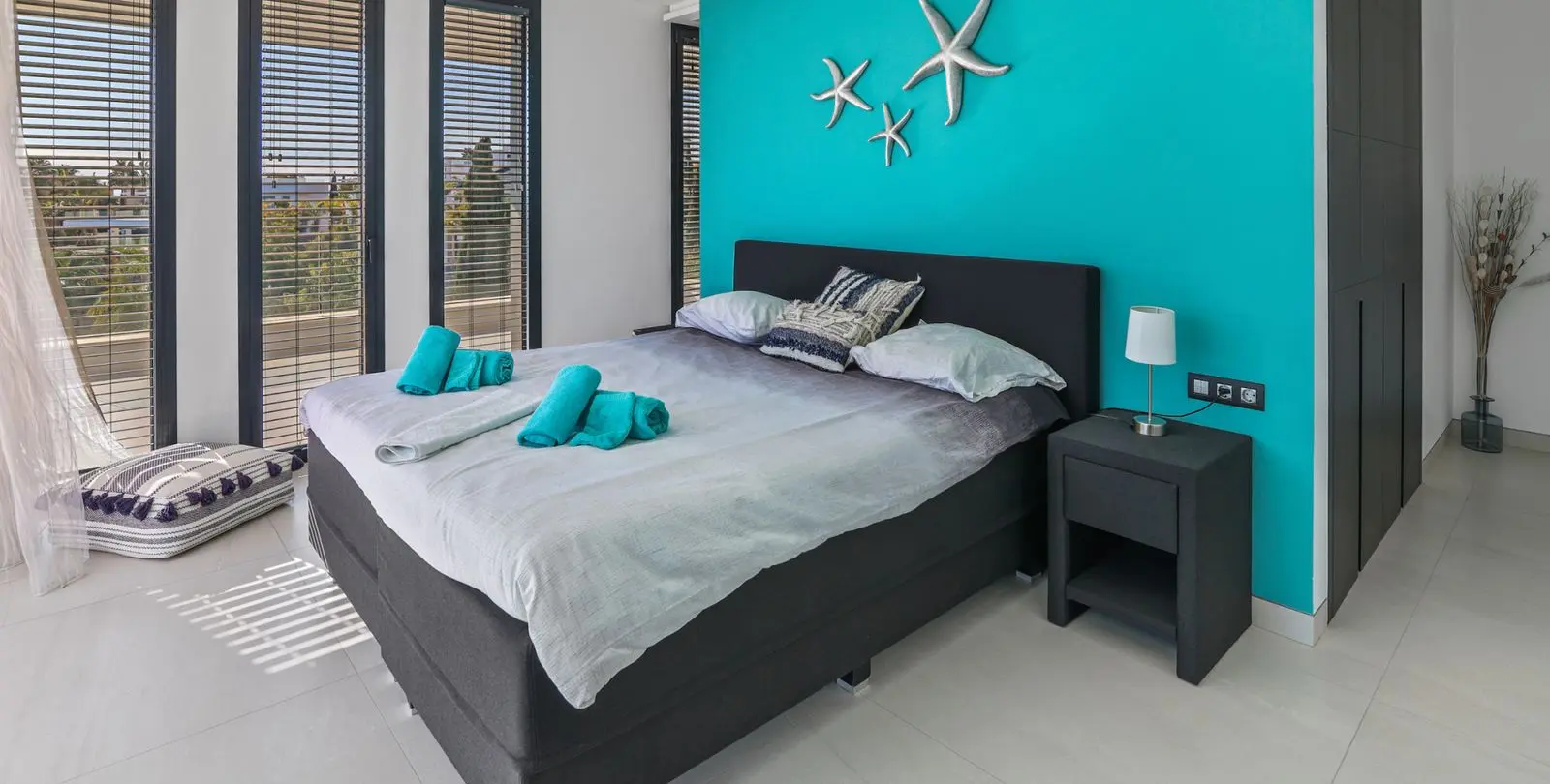 Sale of detached villa in Los Flamingos 40
