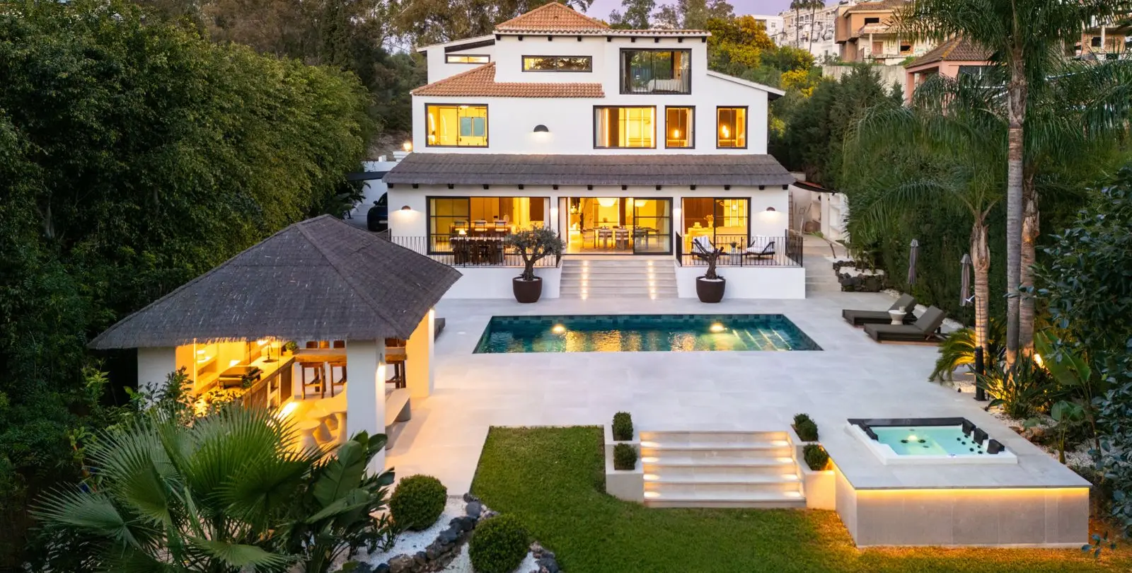 Sale of detached villa in Nueva Andalucía 1
