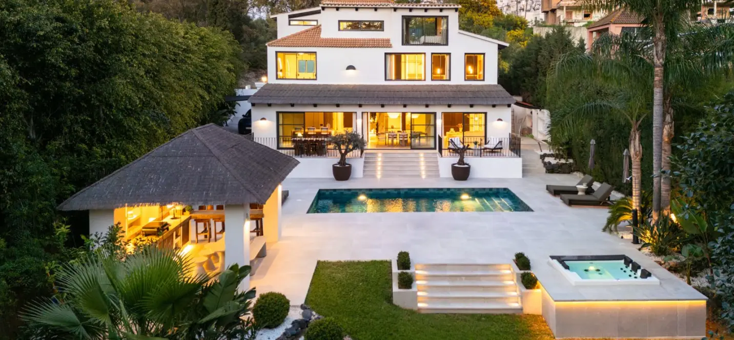 Sale of detached villa in Nueva Andalucía 0