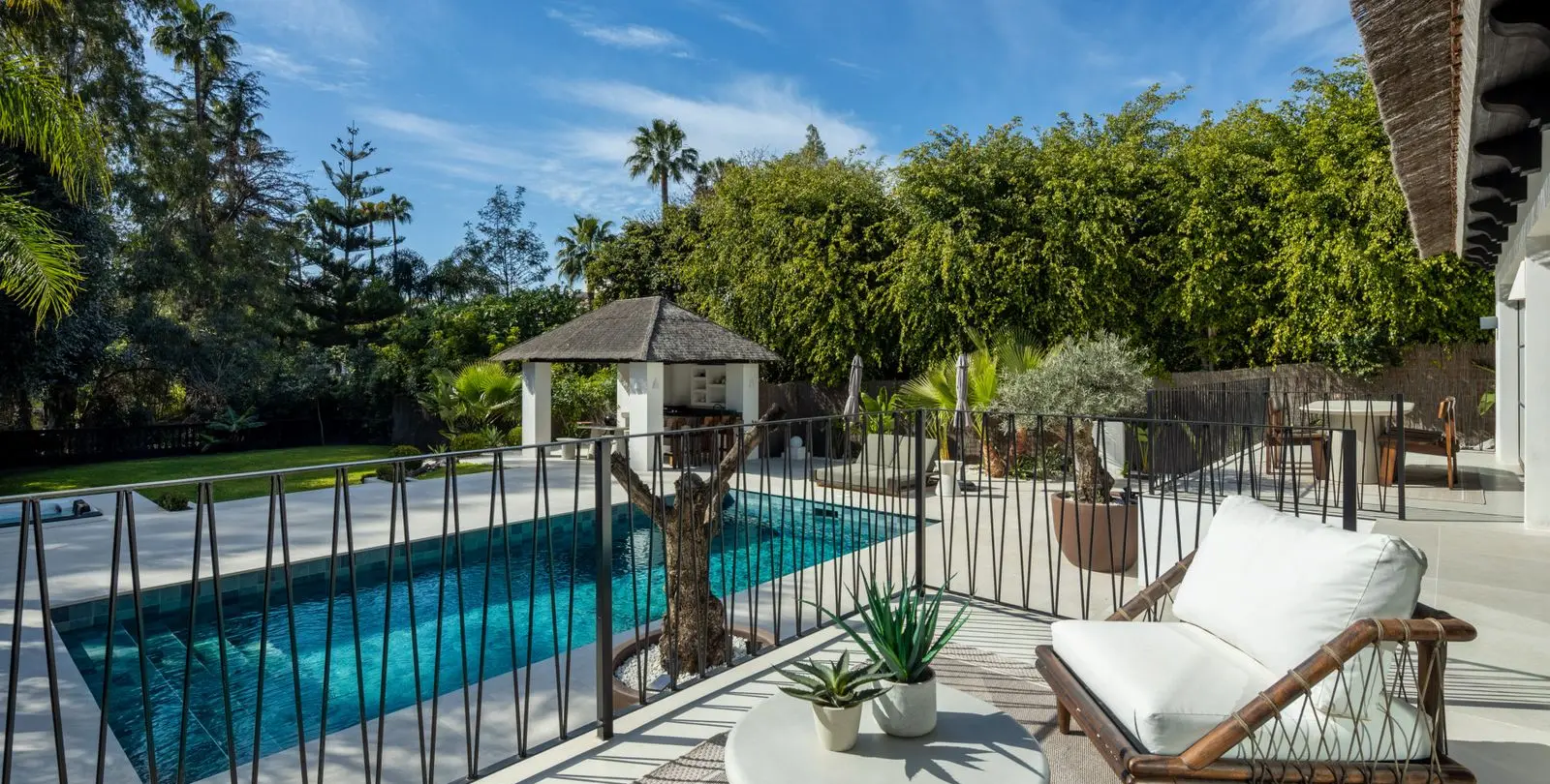 Sale of detached villa in Nueva Andalucía 4