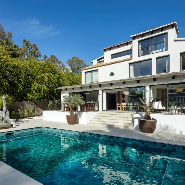 Sale of detached villa in Nueva Andalucía