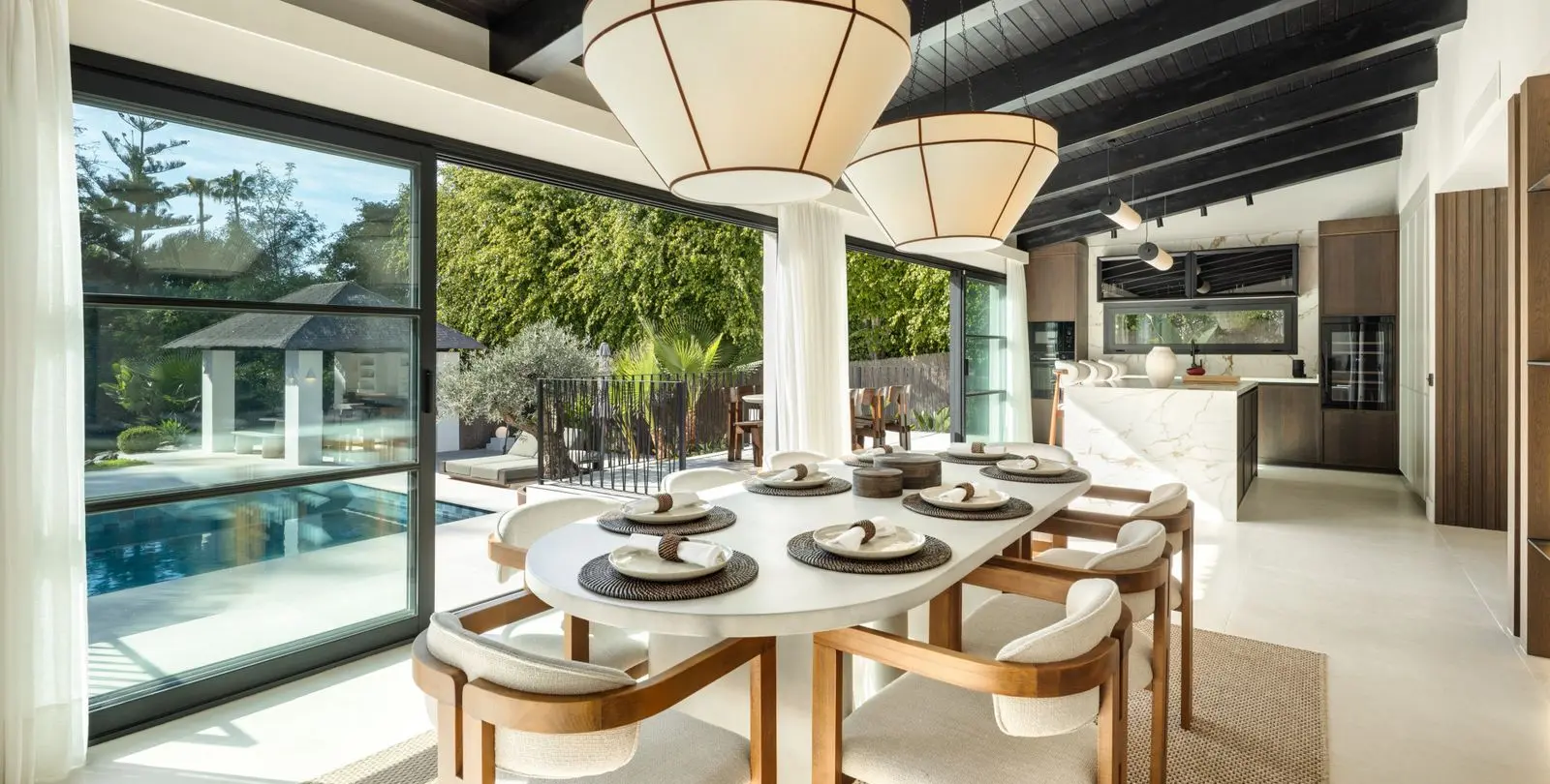 Sale of detached villa in Nueva Andalucía 15