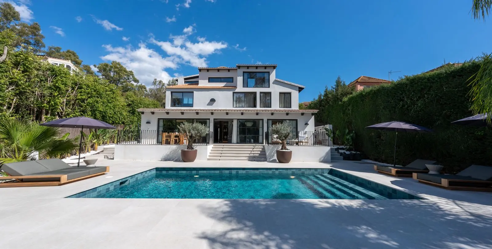 Sale of detached villa in Nueva Andalucía 38