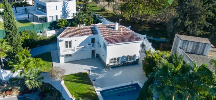 Long-term rent of detached villa in Nueva Andalucía 0