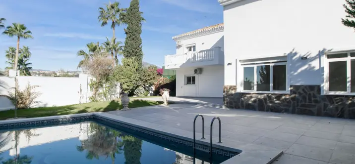 Long-term rent of detached villa in Nueva Andalucía 4