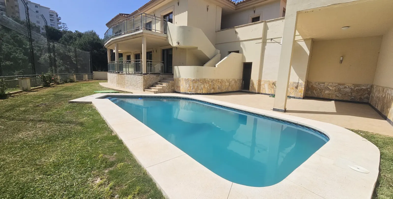 Long-term rent of detached villa in Riviera del Sol 1