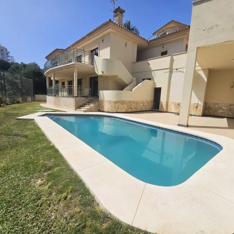 Long-term rent of detached villa in Riviera del Sol