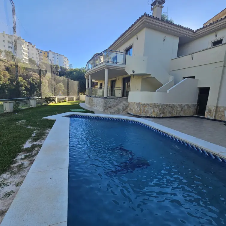 Long-term rent of detached villa in Riviera del Sol