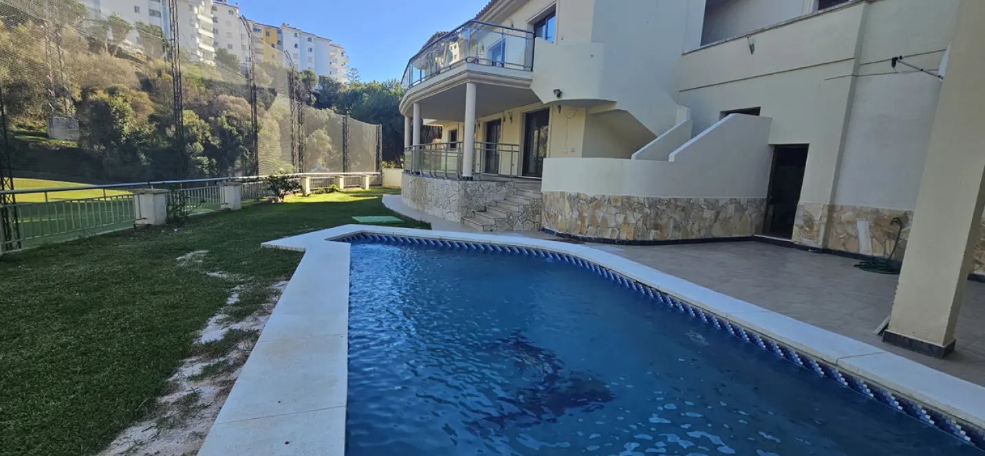 Long-term rent of detached villa in Riviera del Sol 2