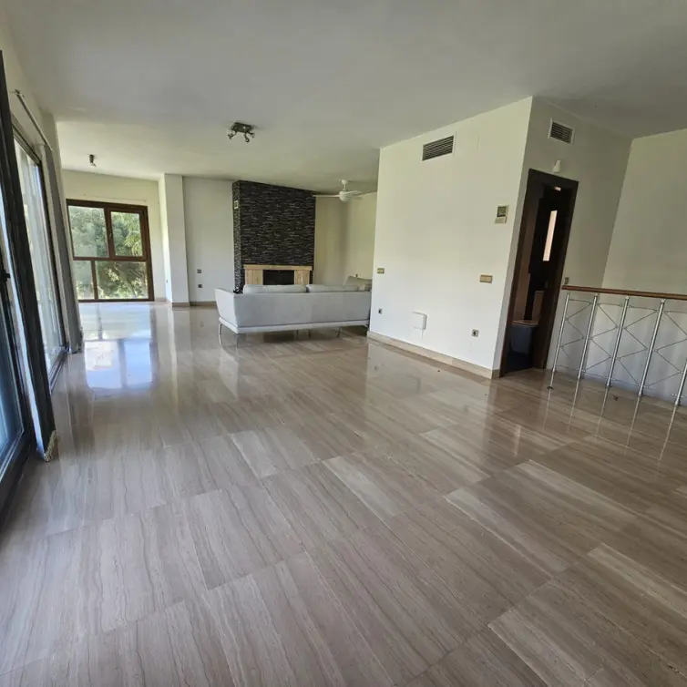 Long-term rent of detached villa in Riviera del Sol