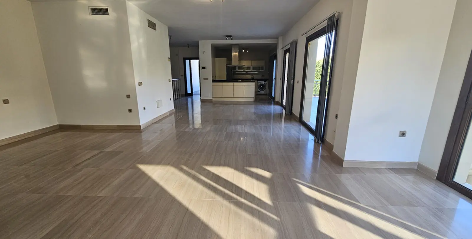 Long-term rent of detached villa in Riviera del Sol 65
