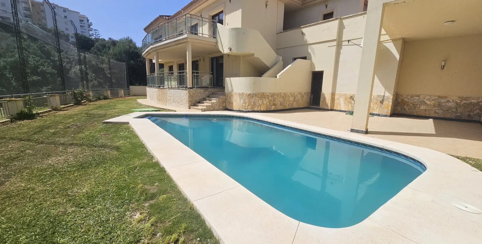 Long-term rent of detached villa in Riviera del Sol 73