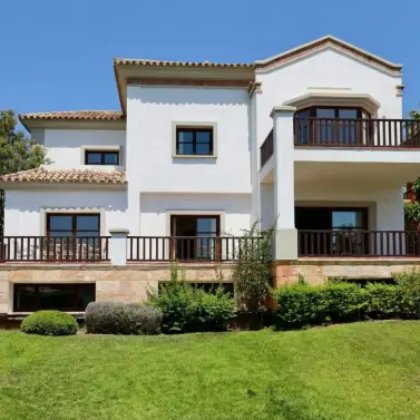 Long-term rent of detached villa in The Golden Mile