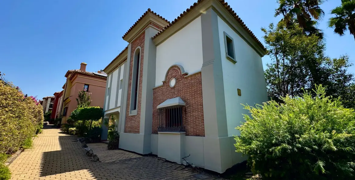 Short-term rent of detached villa in The Golden Mile 3